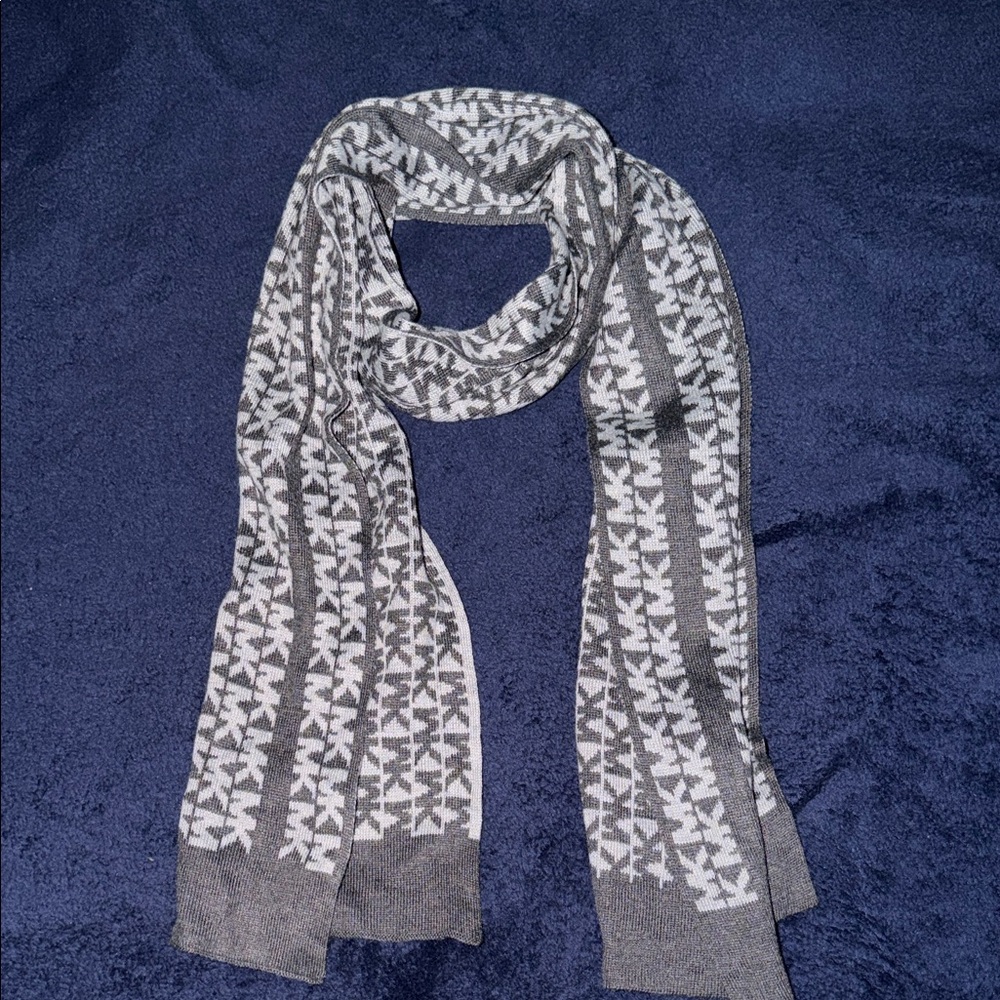 Michael Kors Black and White Patterned Scarf